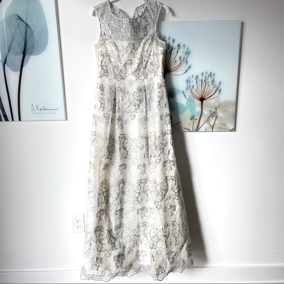 Kay Unger sleeveless lace and organza gown - Picture 1 of 9